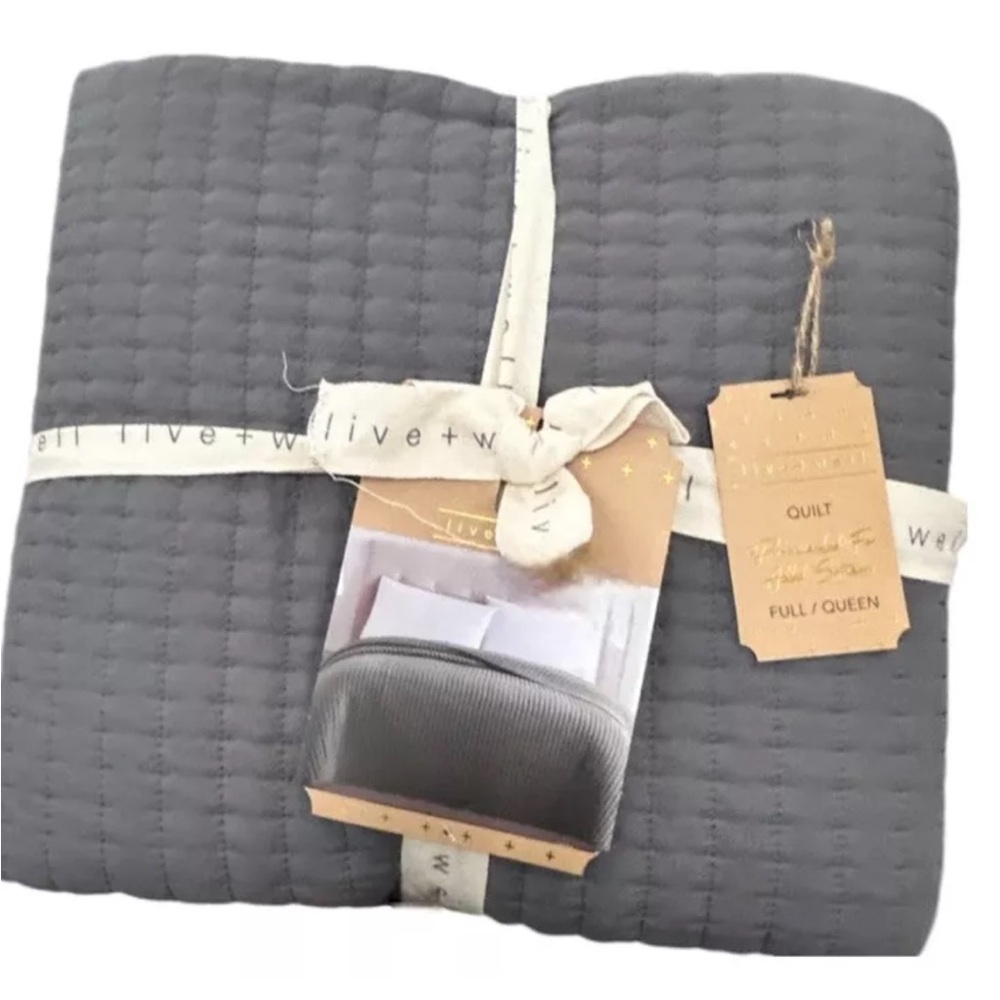 Live Well Charcoal Gray Full/Queen Quilt 90”x90” NEW with Tags 100% Polyester